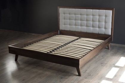 Деревянная кровать Мадлен